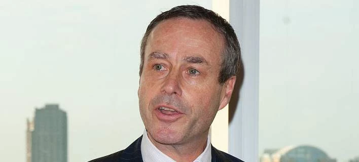 Ανοίγουν στόματα και λέγονται αλήθειες: Ο διευθυντής των Financial Times «αδειάζει» τον Τουσκ: Η Ελλάδα δεν θα αποπληρώσει ποτέ το βουνό χρέους